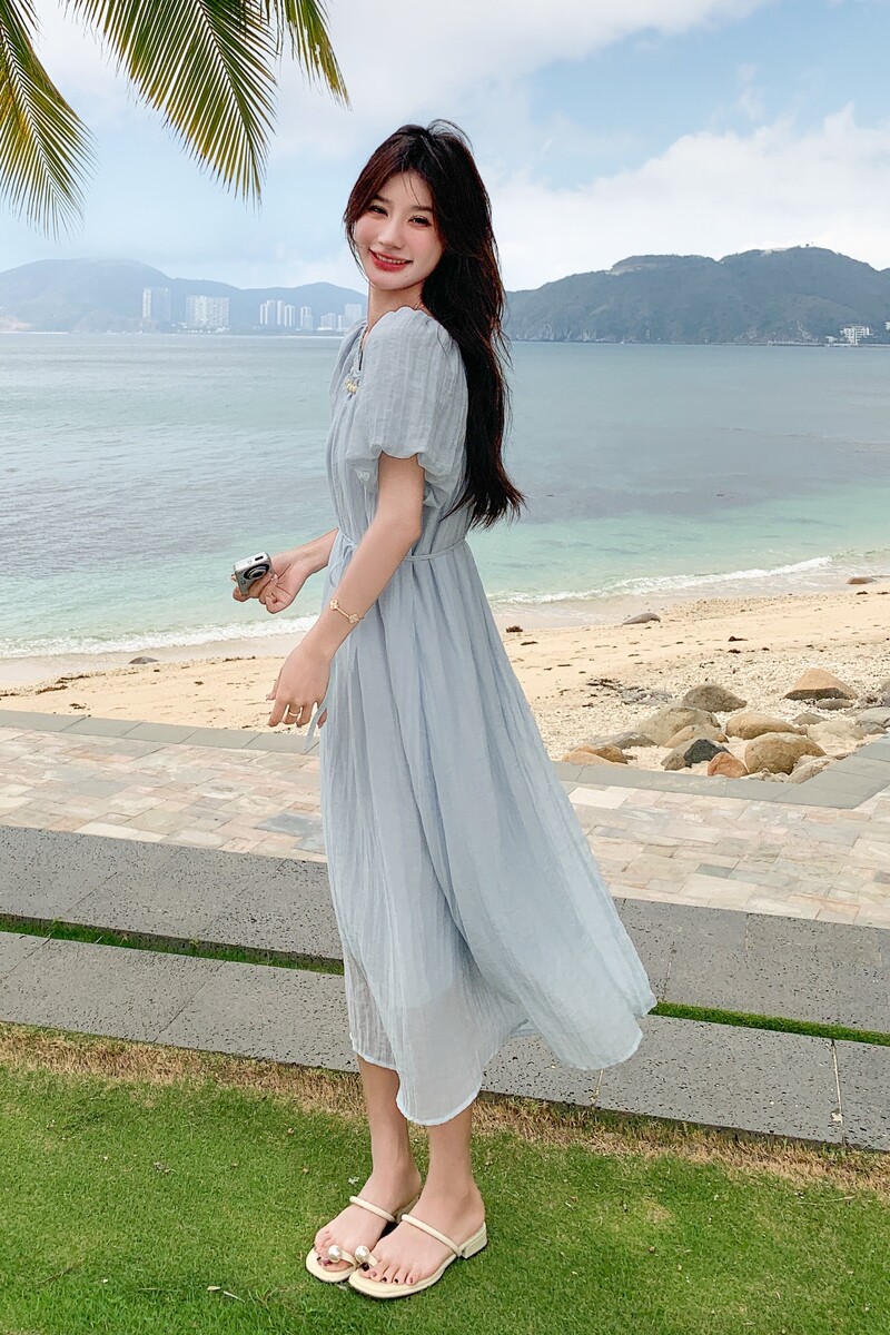 蓝色法式镂空慵懒风连衣裙2025新款夏季小众绝美小个子泡泡袖长裙,女装连衣裙,2C057