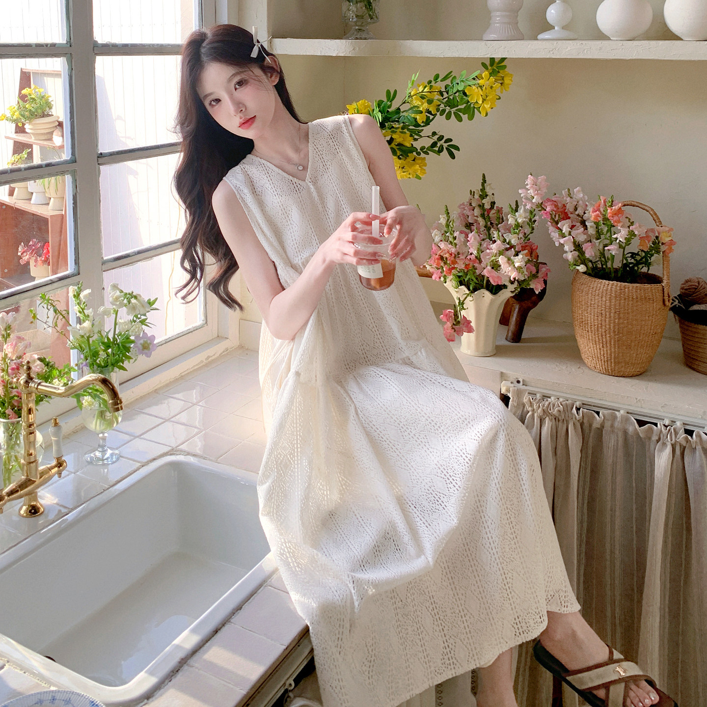 法式小清新连衣裙女夏季2025新款设计感镂空无袖背心裙减龄长裙子图片