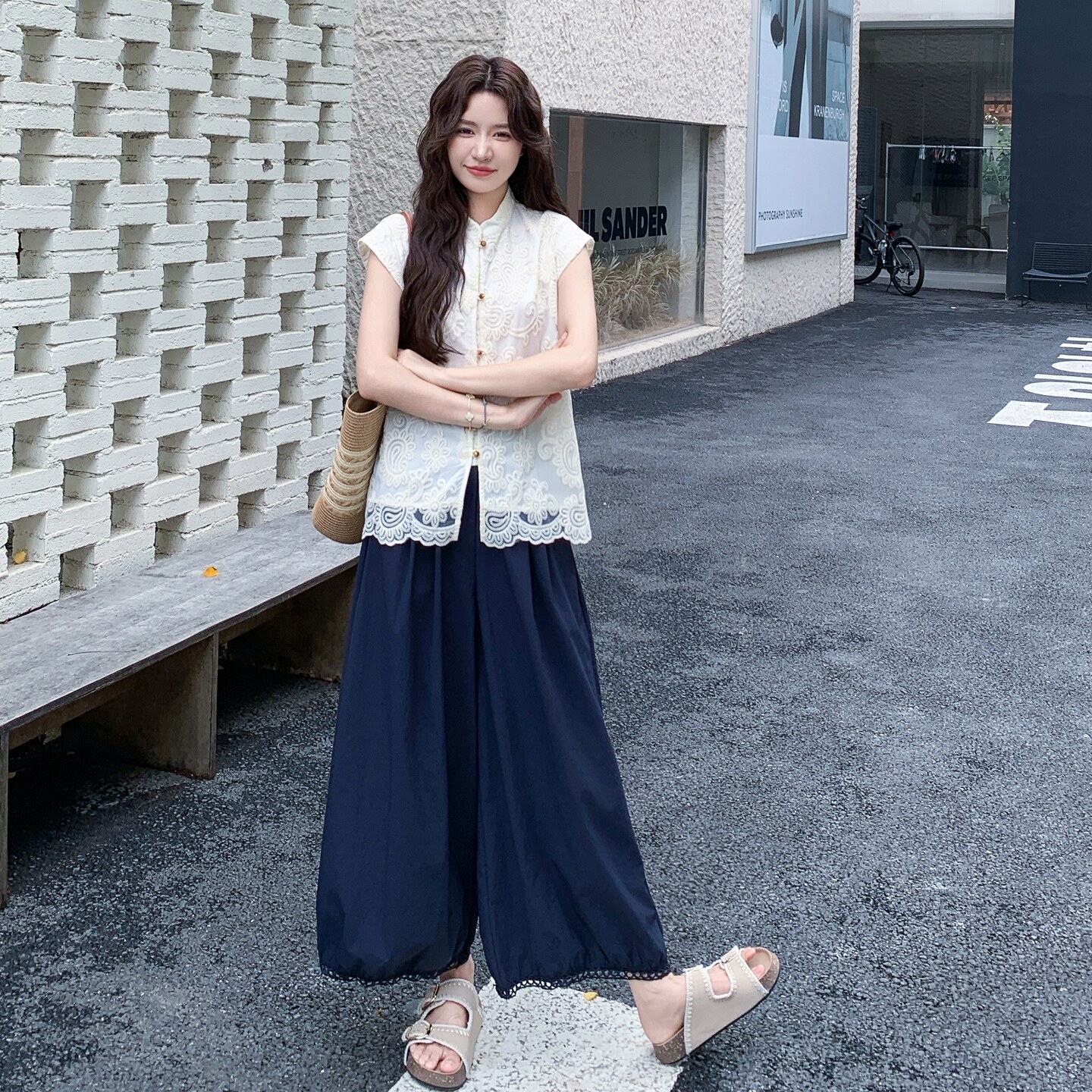 新中式国风套装女2025夏新款气质清冷感蕾丝刺绣上衣阔腿裤两件套图片