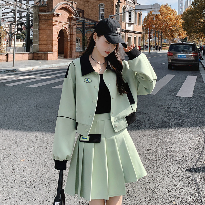 秋装搭配一整套绿色棒球服套装女春秋2025新款miu系百褶裙两件套图片