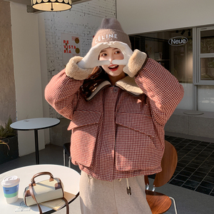 娃娃领红色千鸟格短款小香风羽绒服女冬2024新款羊羔毛白鸭绒外套图片