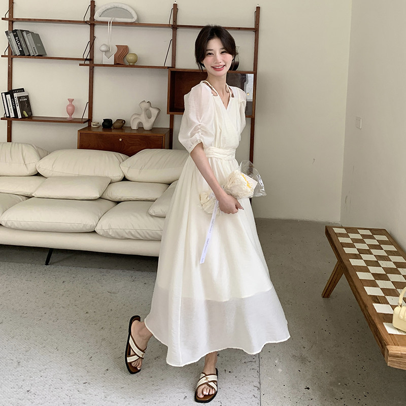 白色V领连衣裙女夏季新款法式高级感收腰显瘦气质女神范茶歇长裙,女装连衣裙,2C129