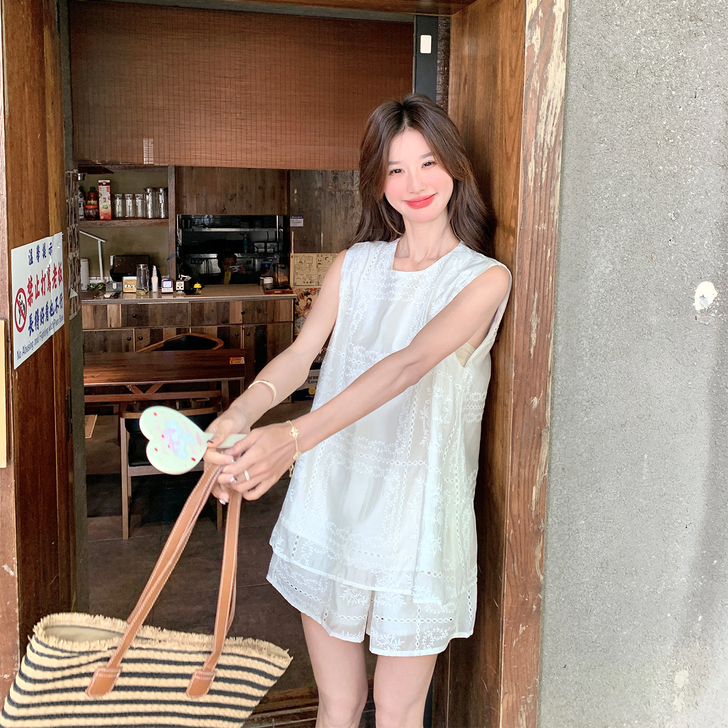 米白色松弛感穿搭套装女夏季2025新款韩系气质无袖背心短裤两件套,女装套装/套裙,2C022