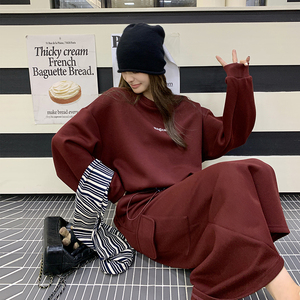 韩系氛围感穿搭藏青色卫衣套装裙女春秋2025新款超火慵懒风两件套图片
