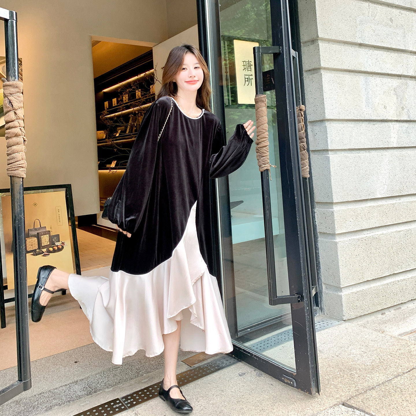 法式宽松显瘦丝绒缎面拼接不规则连衣裙女2025秋季新款轻熟风长裙,女装连衣裙,2D043