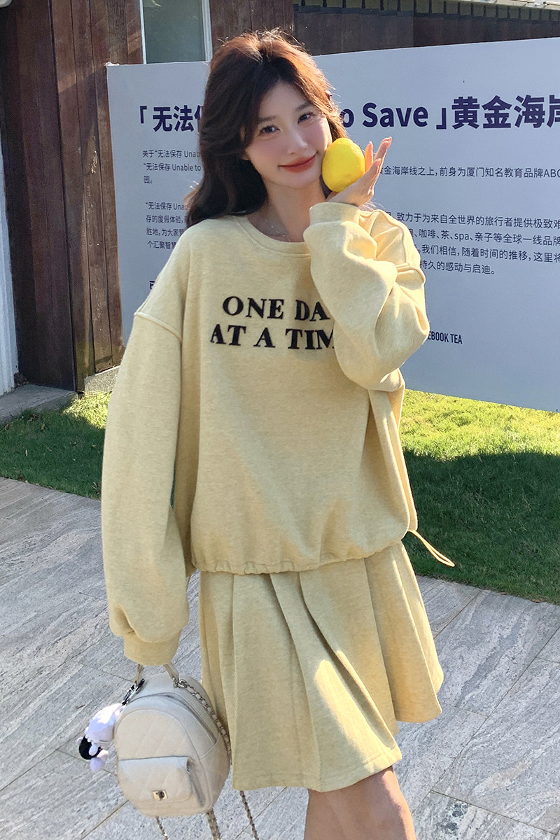 黄色字母印花毛巾绣卫衣百褶半身裙两件套5852-P145-K208,女装套装/套裙,2C159