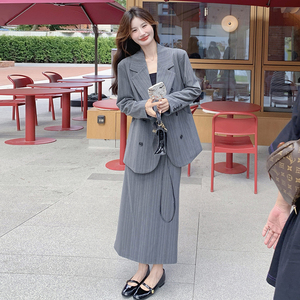 灰色条纹西装套装裙女2024年秋季新款高级感西服外套半身裙两件套图片
