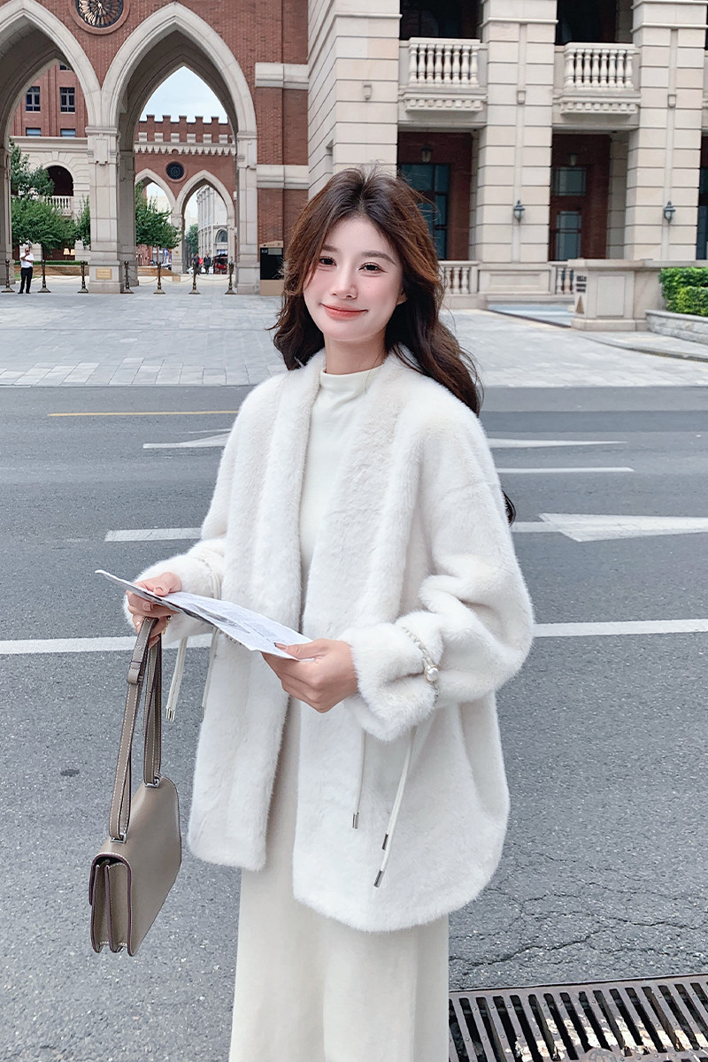 高级感白色新中式盘扣羊羔毛外套女冬季小个子加厚皮草仿貂毛大衣,女装毛呢外套,2C056