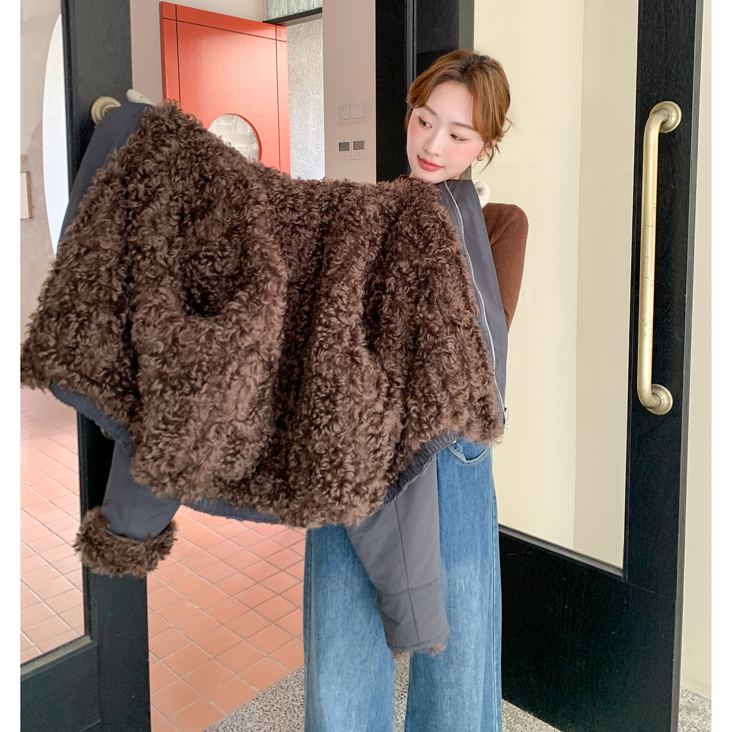 羊羔毛领灰色外套女冬2025超火好看高级小众加绒加厚短款派克棉服,女装派克服,2C012