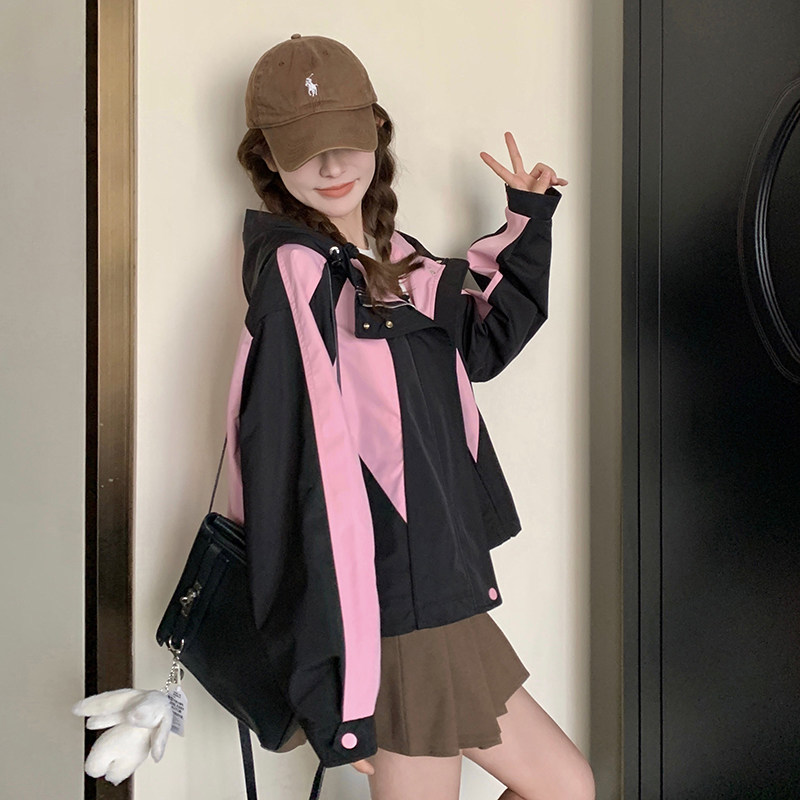 户外拼色短款连帽冲锋衣外套女春秋新款超火好看高级小众夹克上衣,女装风衣,2D044