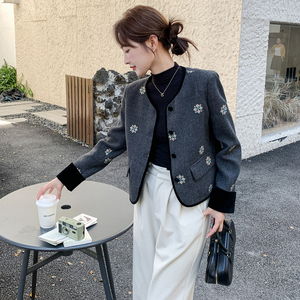 设计感复古绣花毛呢外套女2025秋季新款洋气显瘦小个子短款上衣潮图片