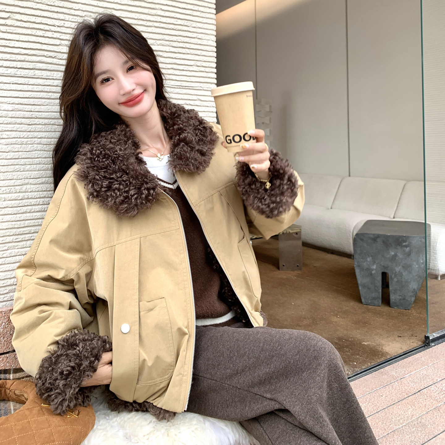 现货：冬季新款时尚保暖设计感两面穿加绒加厚毛毛领派克服外套,女装派克服,2C135
