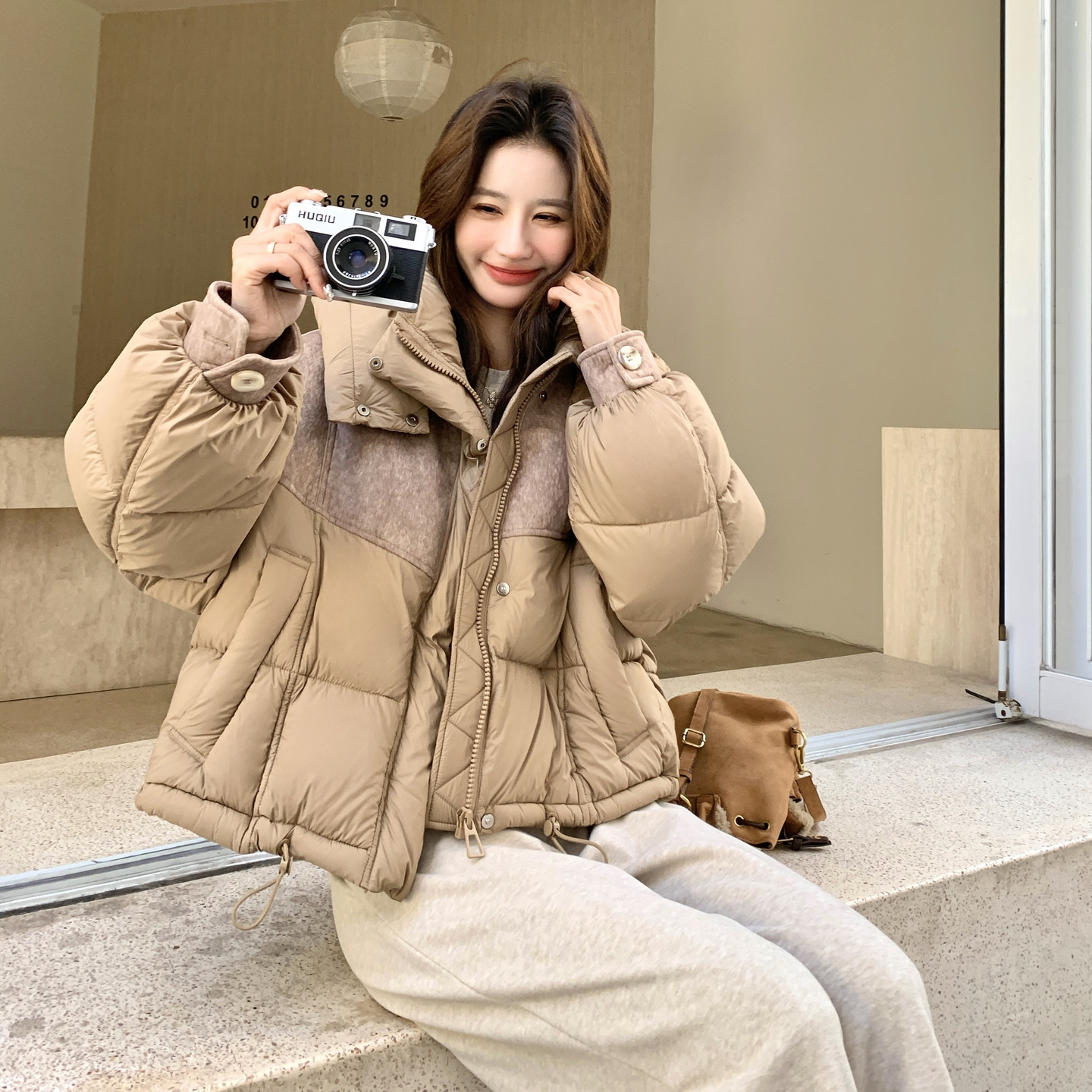 设计感拼接短款连帽羽绒服女冬小个子保暖泡芙加厚面包服宽松外套,女装羽绒服,2C166
