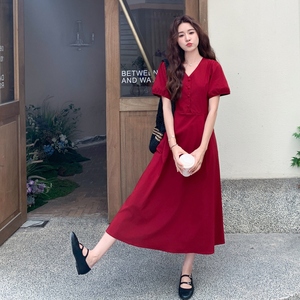 法式复古红色连衣裙女2025夏季新款气质收腰宽松V领海边度假长裙图片