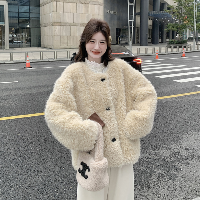 现货浅黄色皮毛一体加厚外套5830-P205-K308,女装皮草,2C159