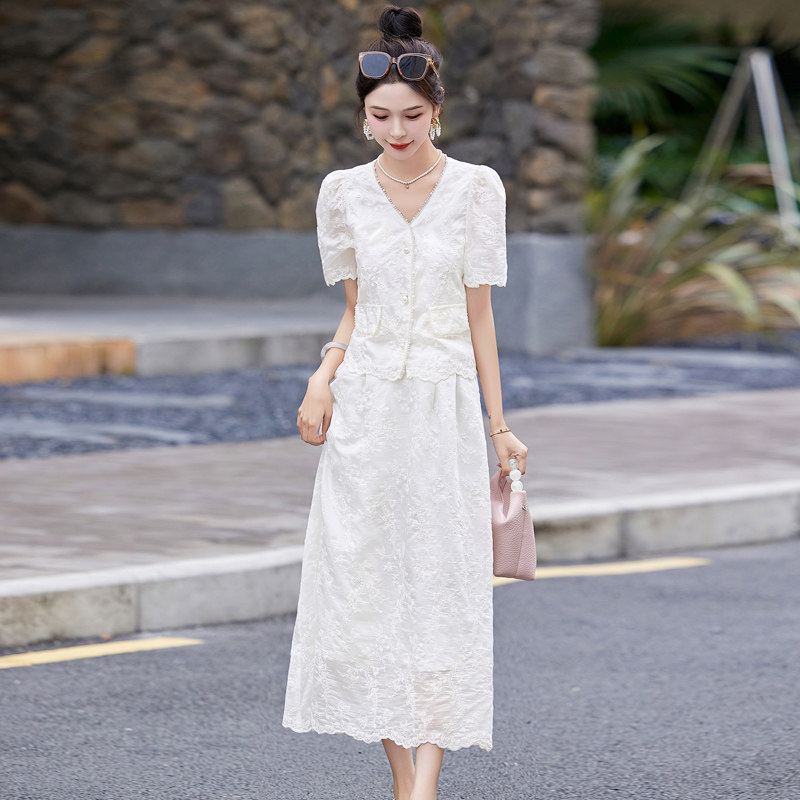2025新款夏季女装V领显瘦蕾丝提花泡泡袖套装裙两件套,女装套装/套裙,丽莎妳雅