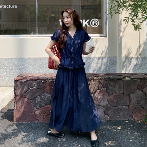 藏青色木耳边拼接短袖套装女2025年夏季新款法式收腰半身裙两件套图片