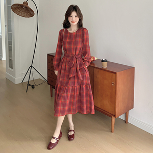 红色格子连衣裙女2025年春季新款法式复古文艺范收腰显瘦气质长裙图片