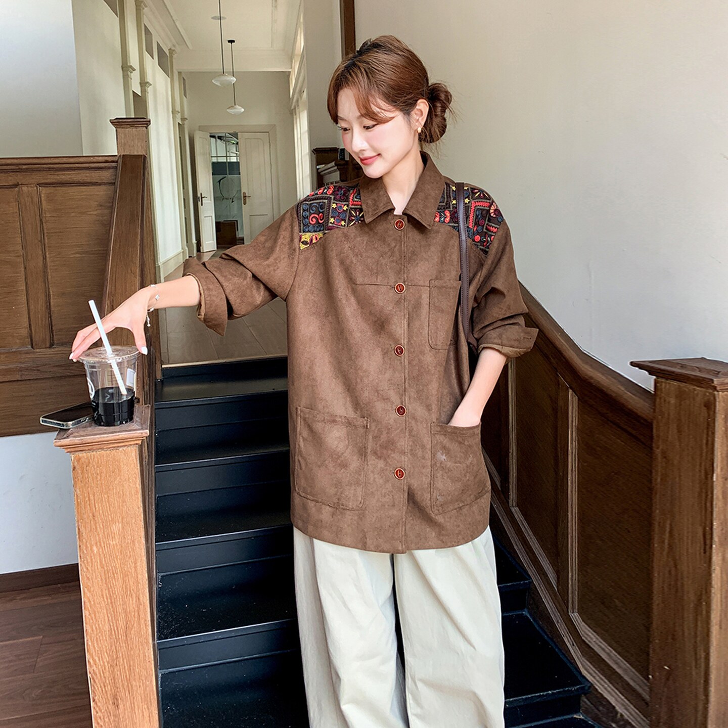咖色复古设计感撞色刺绣拼接麂皮绒外套女2025秋新款淡人轻熟上衣,女装风衣,2C135