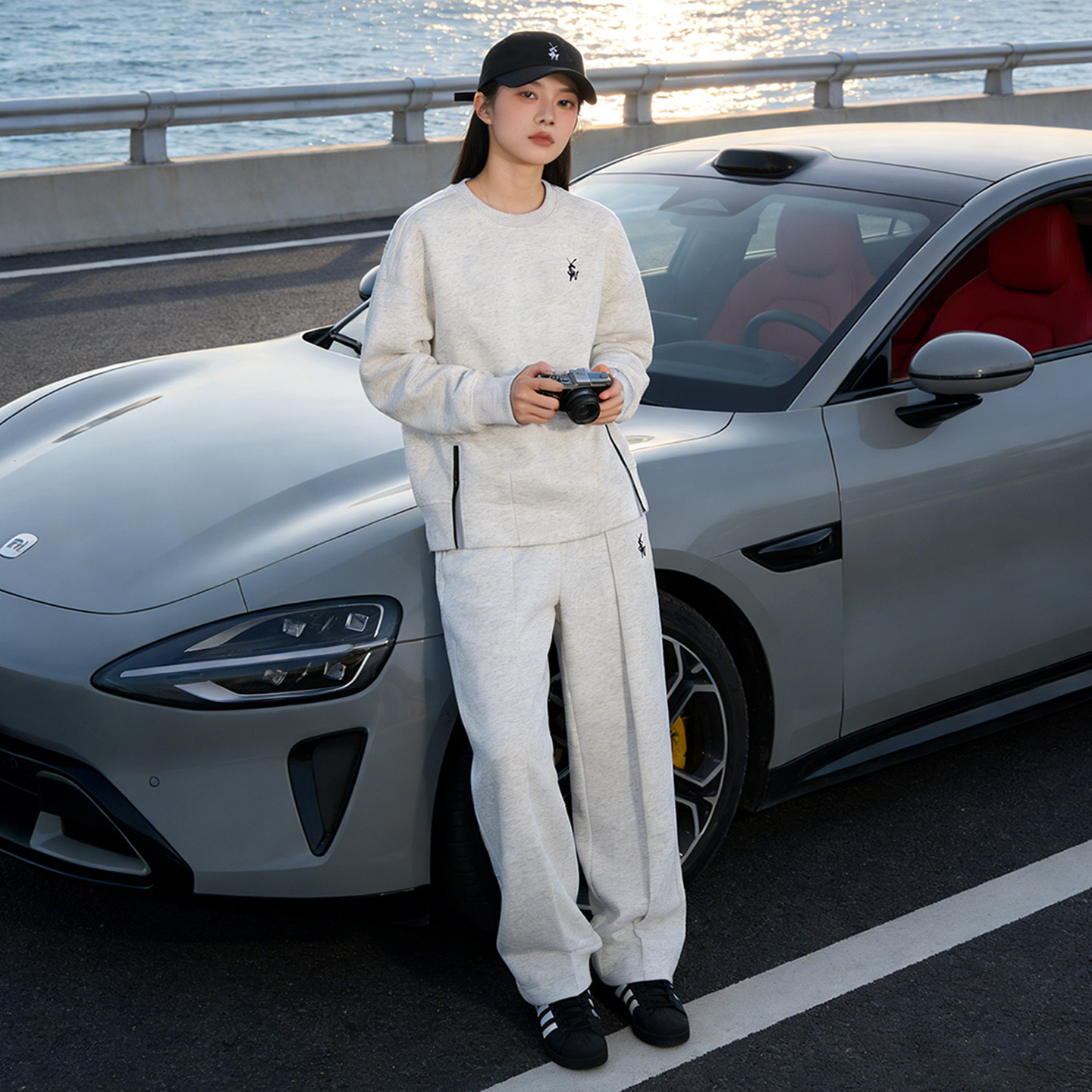 时尚休闲运动套装女春季洋气减龄宽松简约圆领卫衣阔长腿裤两件套图片