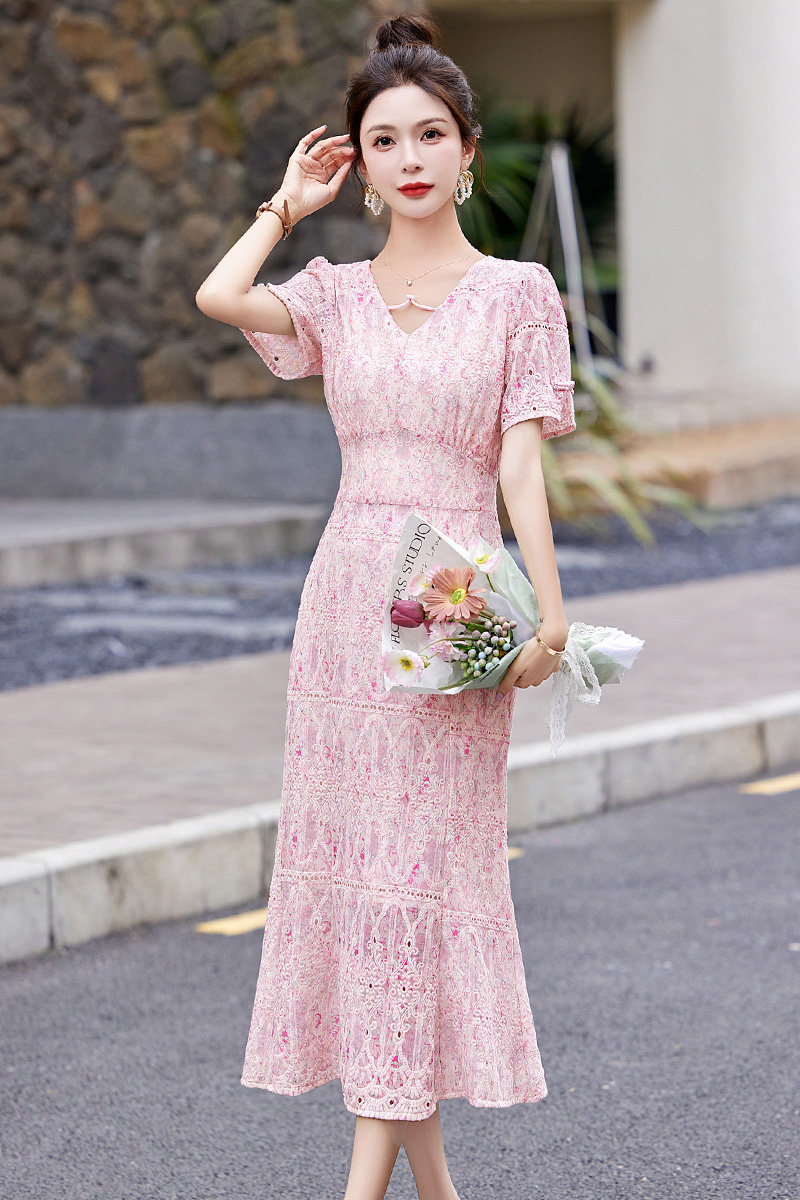 2025新款夏季女装V领减龄复古盘扣蕾丝泡泡袖显瘦连衣裙,女装连衣裙,丽莎妳雅