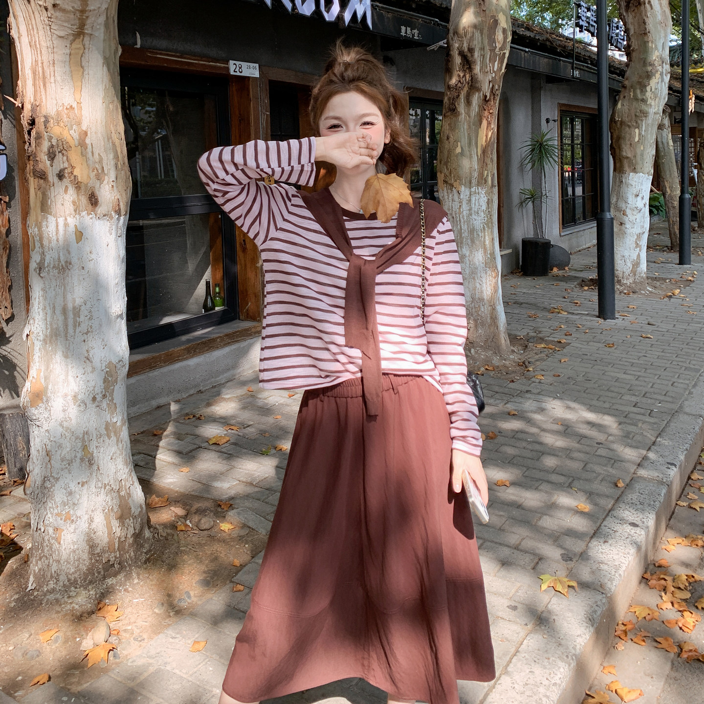 小个子条纹长袖T恤披肩套装裙女2025秋季新款松弛感半身裙三件套图片