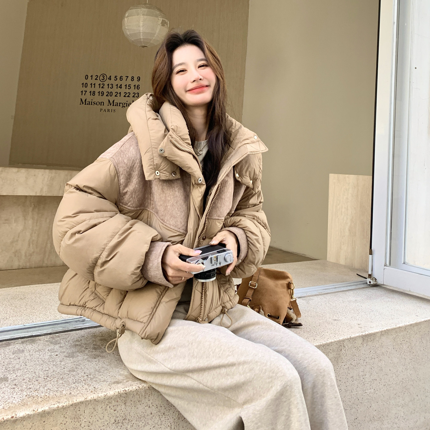 设计感拼接短款连帽羽绒服女冬小个子保暖泡芙加厚面包服宽松外套,女装羽绒服,2C166