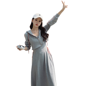 日常休闲穿搭连衣裙套装女初春秋超火好看高级感吊带裙卫衣两件套图片