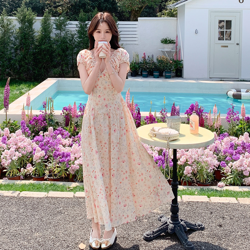 法式浪漫温柔风V领碎花连衣裙女2025夏季新款超好看收腰显瘦长裙,女装连衣裙,2C212