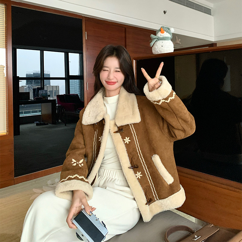 新品有货刺绣皮毛一体外套2C285-2615-P205-K308,女装短外套,2C285