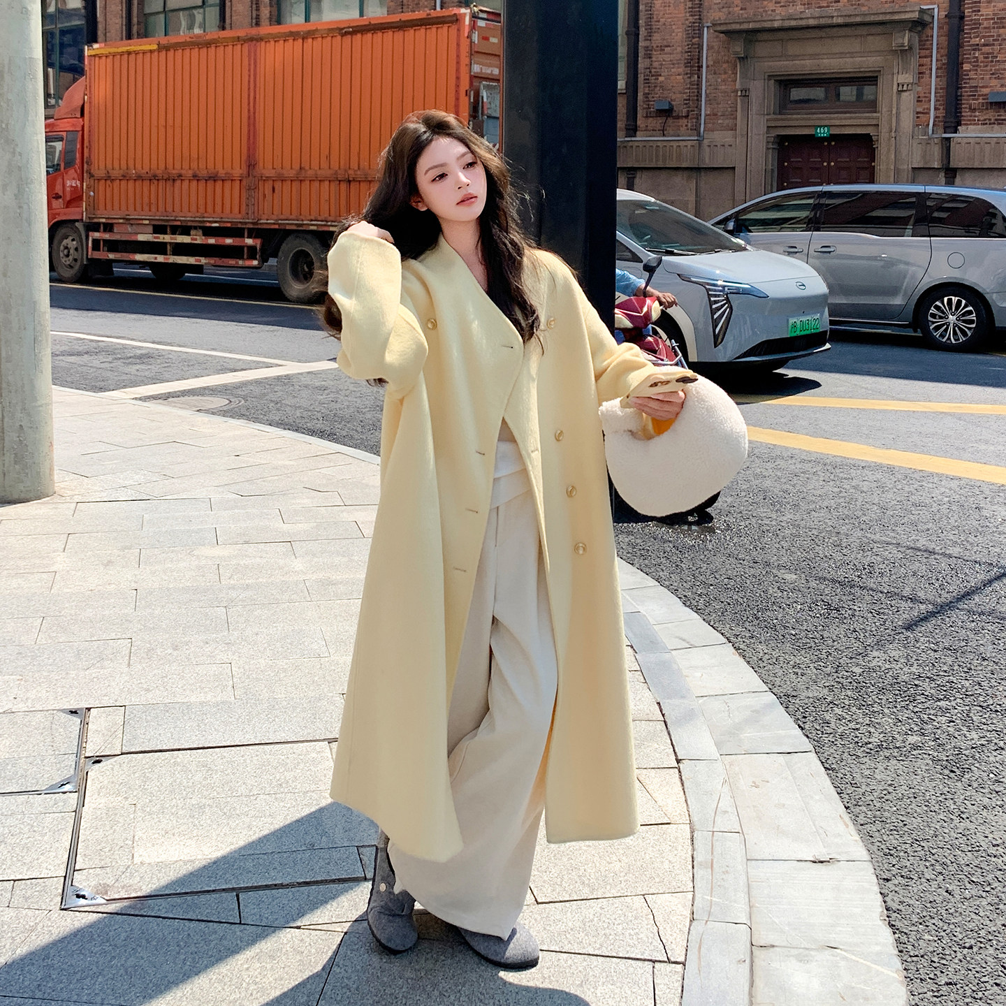 韩版气质宽松高级感外套女2025年秋冬季新款鹅黄色双排扣毛呢大衣,女装毛呢外套,2C030