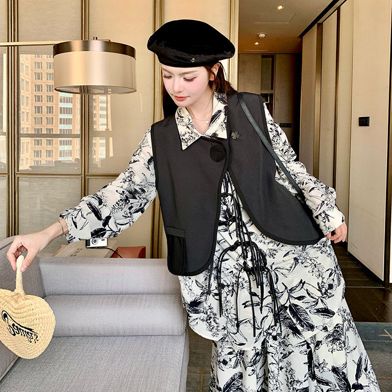 超火新中式穿搭碎花套装裙女春秋2025新款设计感马甲半身裙三件套,女装套装/套裙,2C037