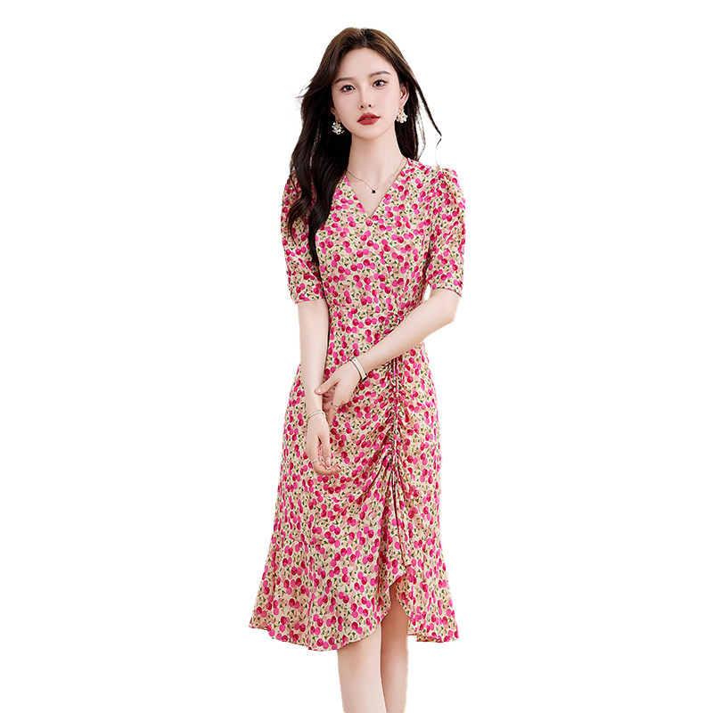 系带印花连衣裙女2025新款夏季碎花裙温柔气质度假裙子,女装连衣裙,自然秀