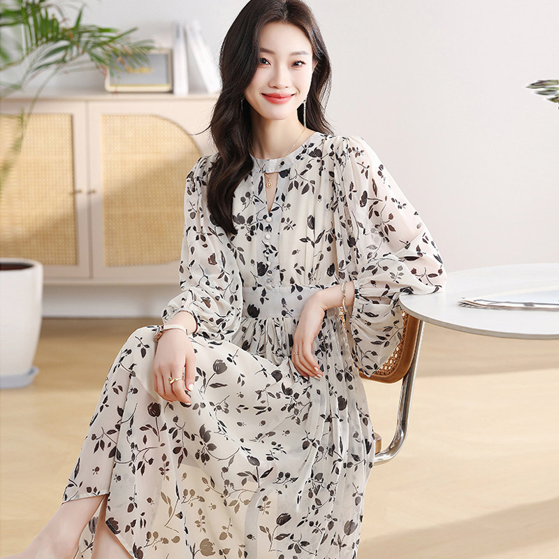 2025新款春装碎花法式时尚显瘦修身长款连衣裙,女装连衣裙,丽莎妳雅