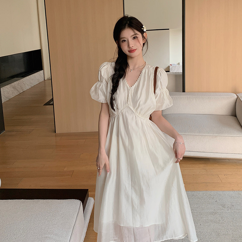 法式连衣裙女夏季2025年新款高级感收腰显瘦v领泡泡袖长裙图片