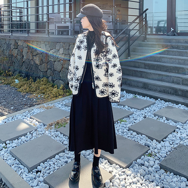 韩版时尚减龄花朵羊羔毛外套女2025冬季新款显瘦保暖加厚棉服棉衣图片