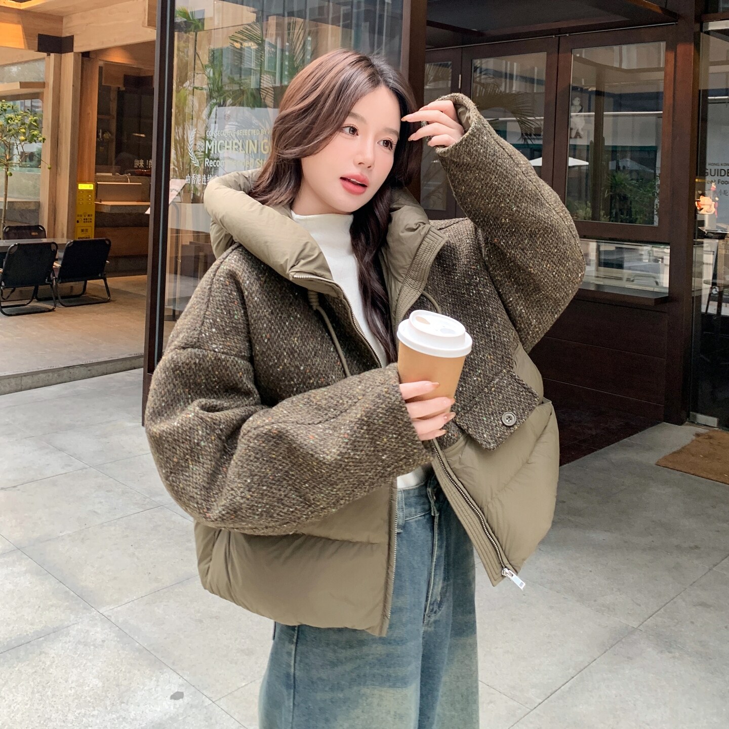 复古拼接连帽羽绒服女短款面包服宽松设计感小众冬季加厚保暖外套图片