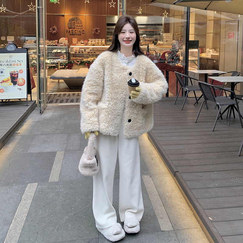 现货浅黄色皮毛一体加厚外套5830-P205-K308,女装皮草,2C159
