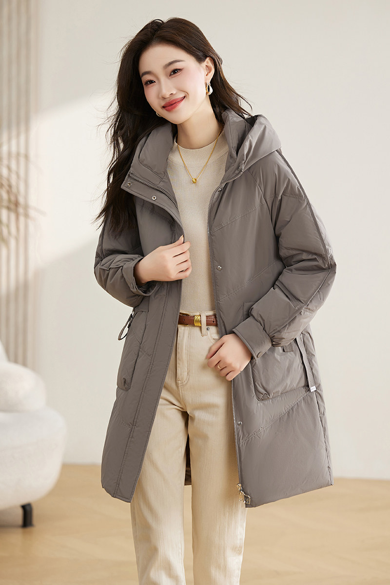时尚中长款羽绒服2025冬季高级感减龄90%白鸭绒羽绒服,女装羽绒服,衣佳和