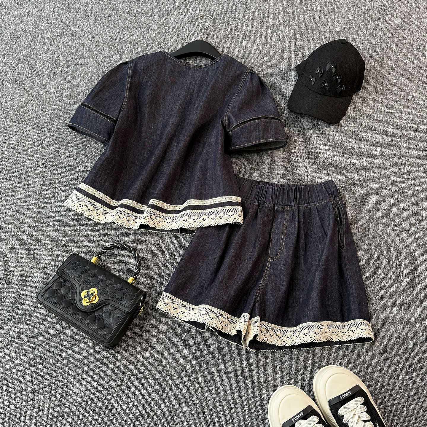 潮流休闲时尚休闲套装女夏季新款圆领纽扣花边短袖上衣短裤两件套,女装套装/套裙,2C310
