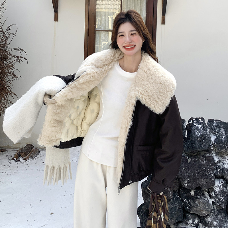 咖色PU皮内胆羽绒服女短款2025冬季新款独特好看羊羔毛拼接派克服,女装羽绒服,2C159