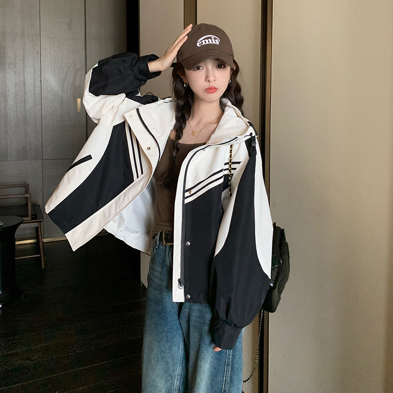 撞色拼接连帽冲锋衣女2025春季新款小个子时尚宽松户外防风短外套图片