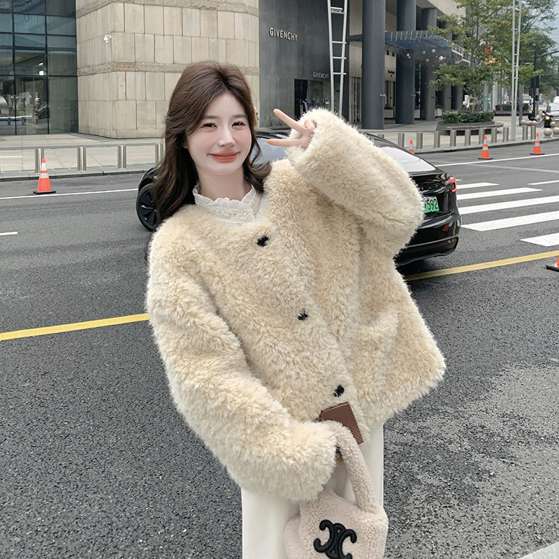 现货浅黄色皮毛一体加厚外套5830-P205-K308,女装皮草,2C159