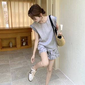 灰色气质巨好看无袖上衣套装女夏季2025新款小个子印花短裤两件套图片