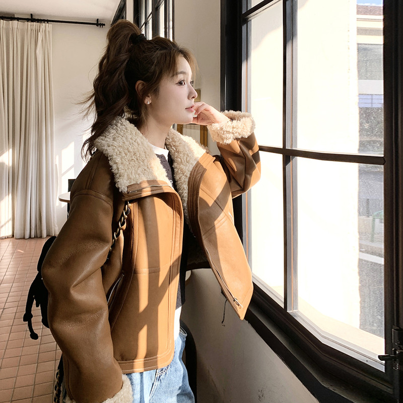 卡其色韩系羊羔毛短款外套女2025秋冬季新款保暖厚实皮毛一体上衣,女装短外套,2C217