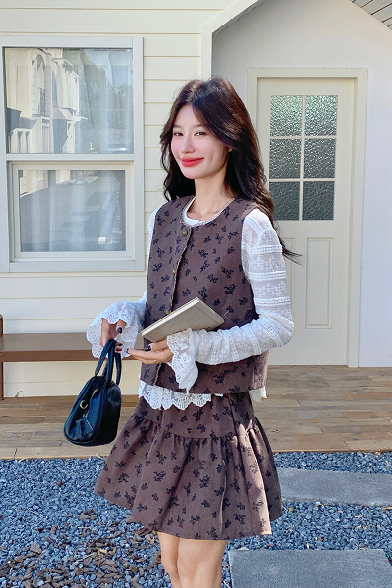 咖色复古印花小香风马甲套装裙女2025秋法式小个子减龄短裙三件套,女装套装/套裙,2C052