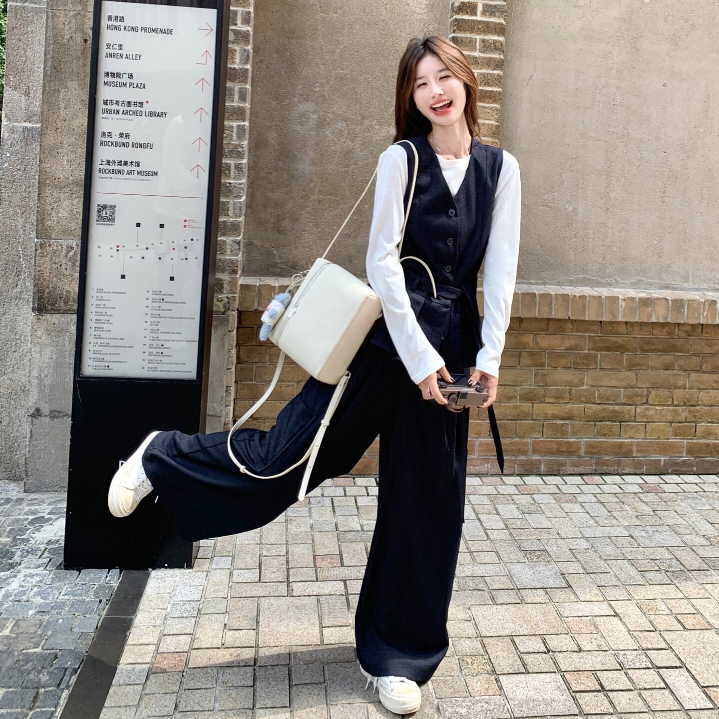 设计感法式气质显瘦套装女春秋长袖T恤V领马甲高腰阔腿裤三件套装,女装套装/套裙,2C166