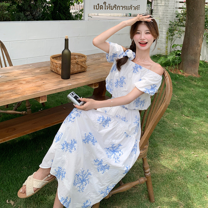 法式刺绣套装裙夏季女2024新款温柔风一字肩显瘦上衣半身裙两件套,女装套装/套裙,2C057