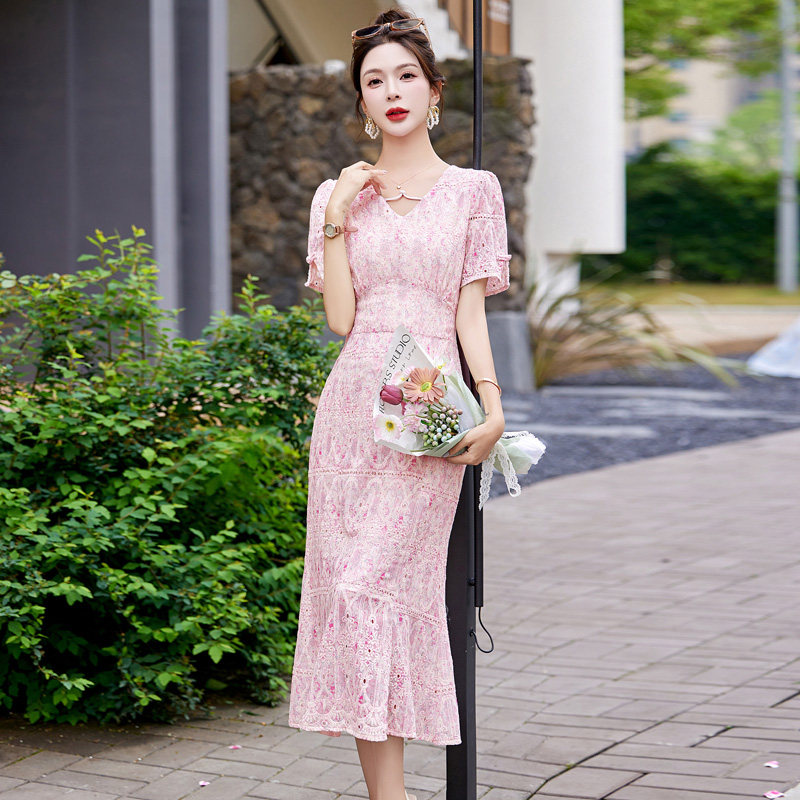 2025新款夏季女装V领减龄复古盘扣蕾丝泡泡袖显瘦连衣裙,女装连衣裙,丽莎妳雅