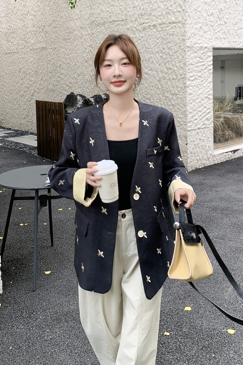 新中式风刺绣碎花撞色拼接西装外套女春秋2025新款百搭休闲西服,女装短外套,2C353